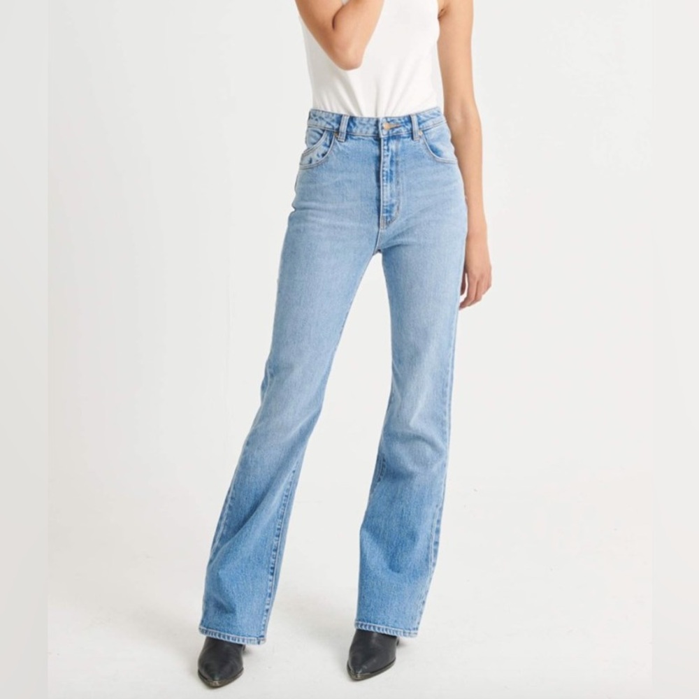 Urban Outfitters BDG 90s Mid Rise Bootcut Jean 30
